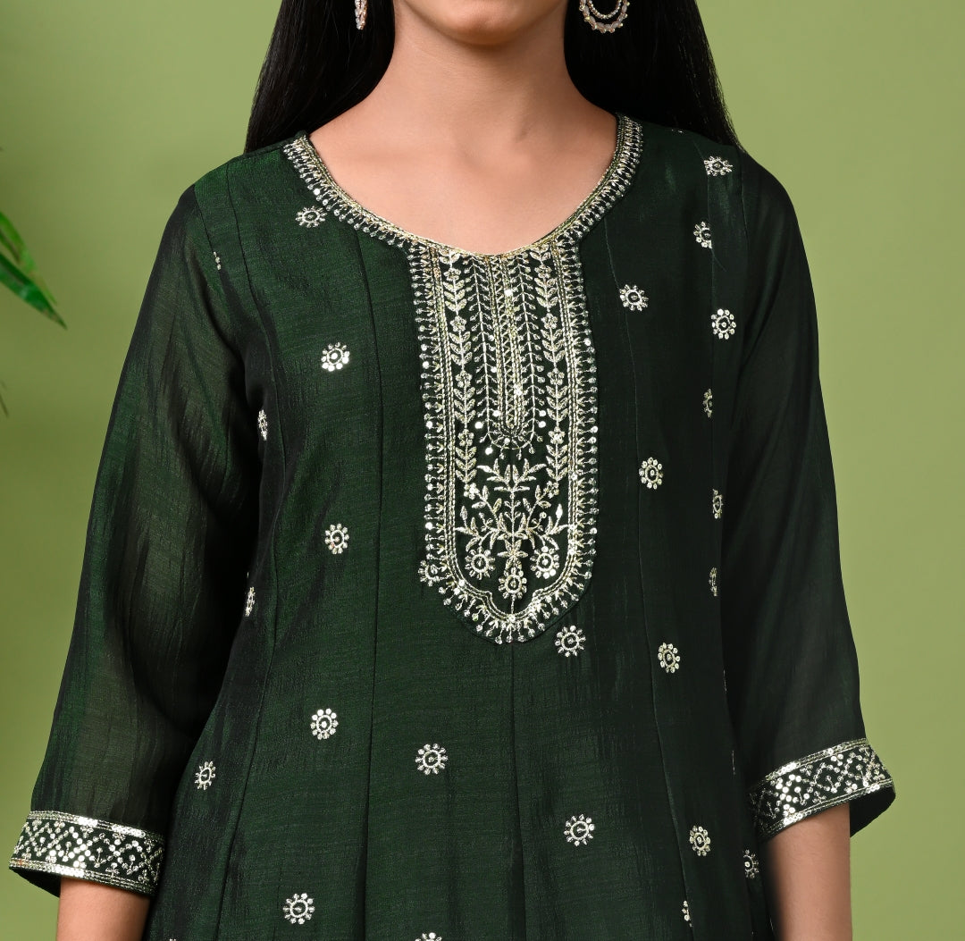 Deep Green Embroidered Kurta with Subtle Detailing